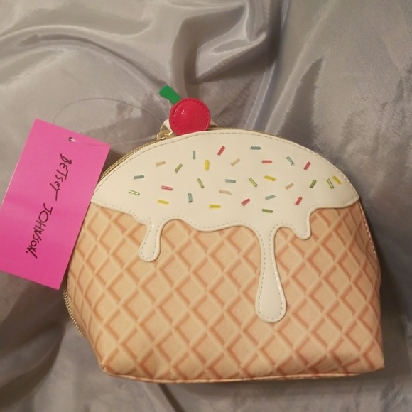 Betsey Johnson ice cream cone cosmetic case - Picture 1 of 2